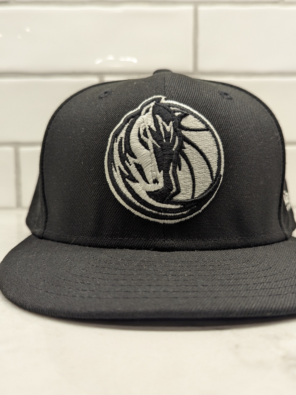 New Era Black and White Dallas Mavericks Logo Snapback Hat